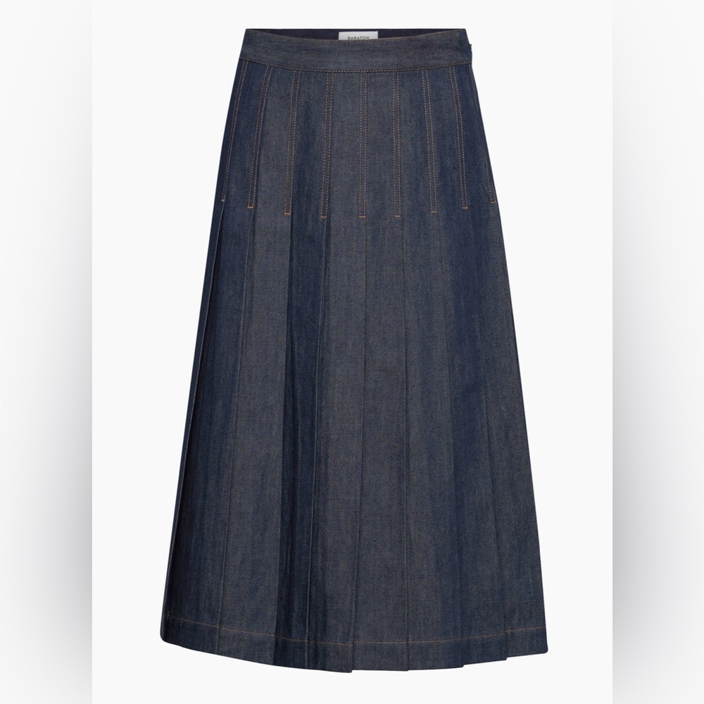 Pleated indigo denim skirt